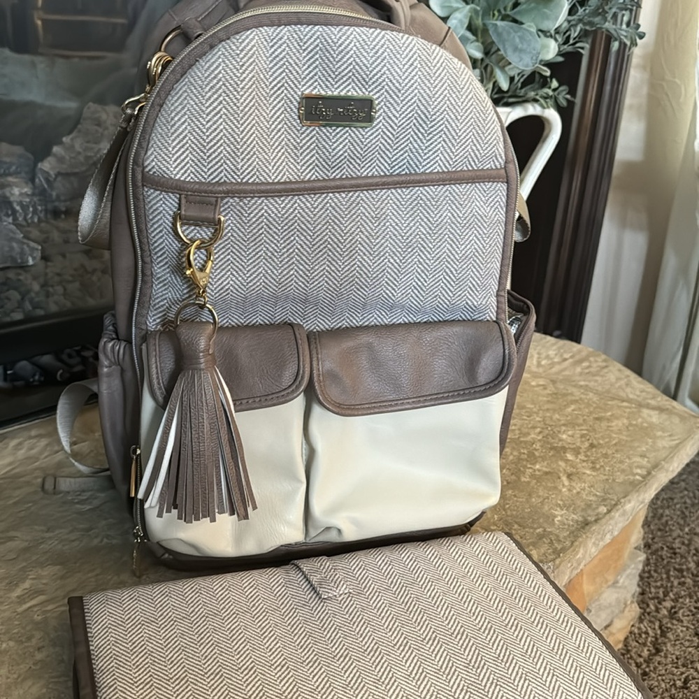 Itzy Ritzy Back pack Diaper Bag - Picture 7 of 11